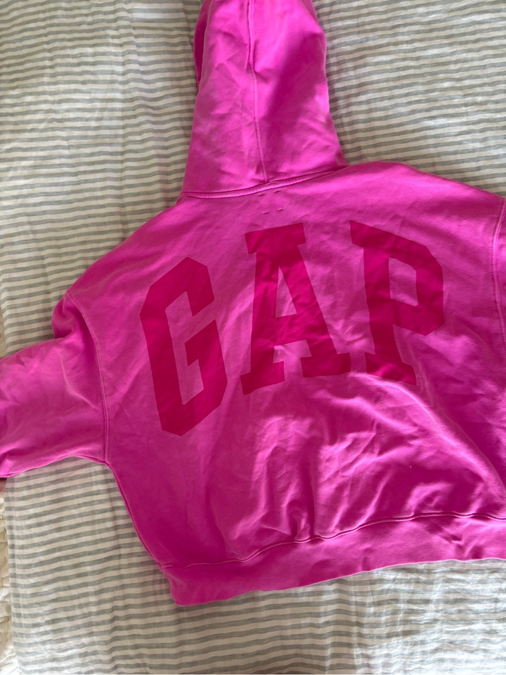 Women’s VintageSoft Crop Logo Hoodie | Gap - Picture 9 of 10